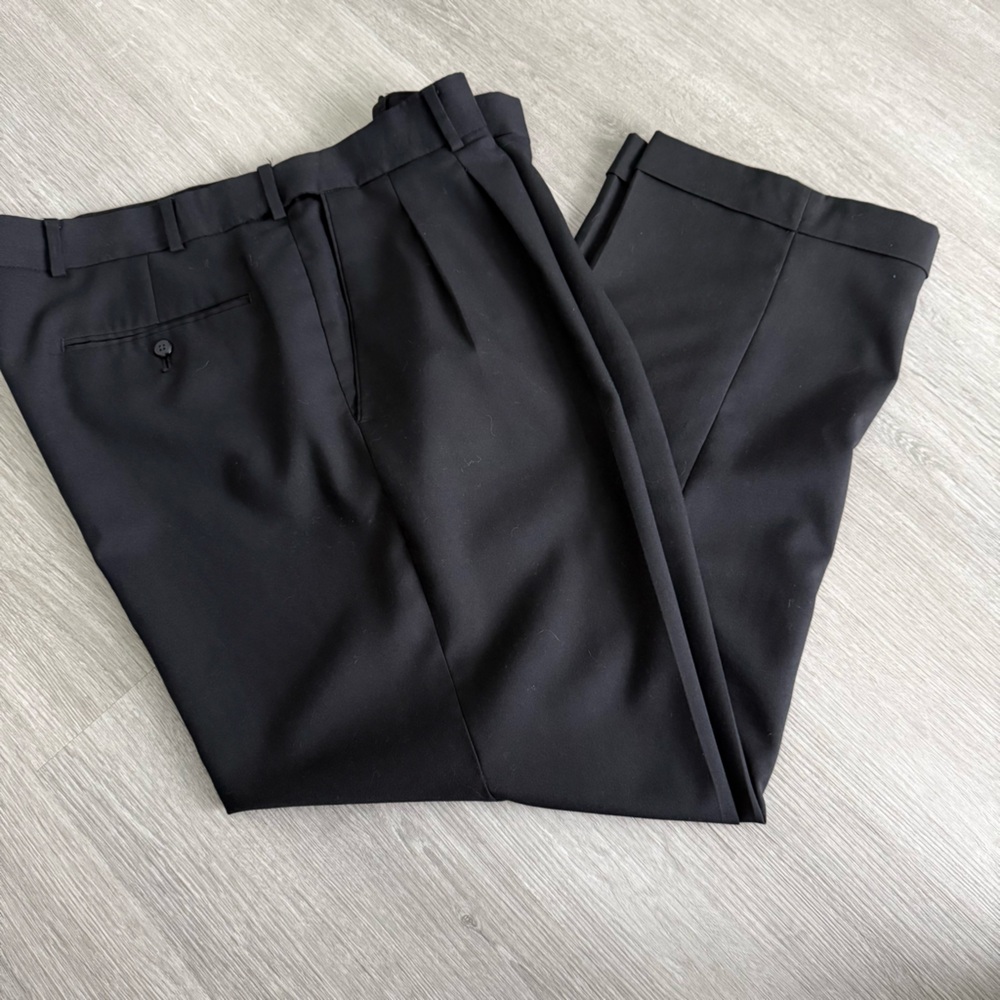 Classic Black Pleated   Front Men's Dress Pants
